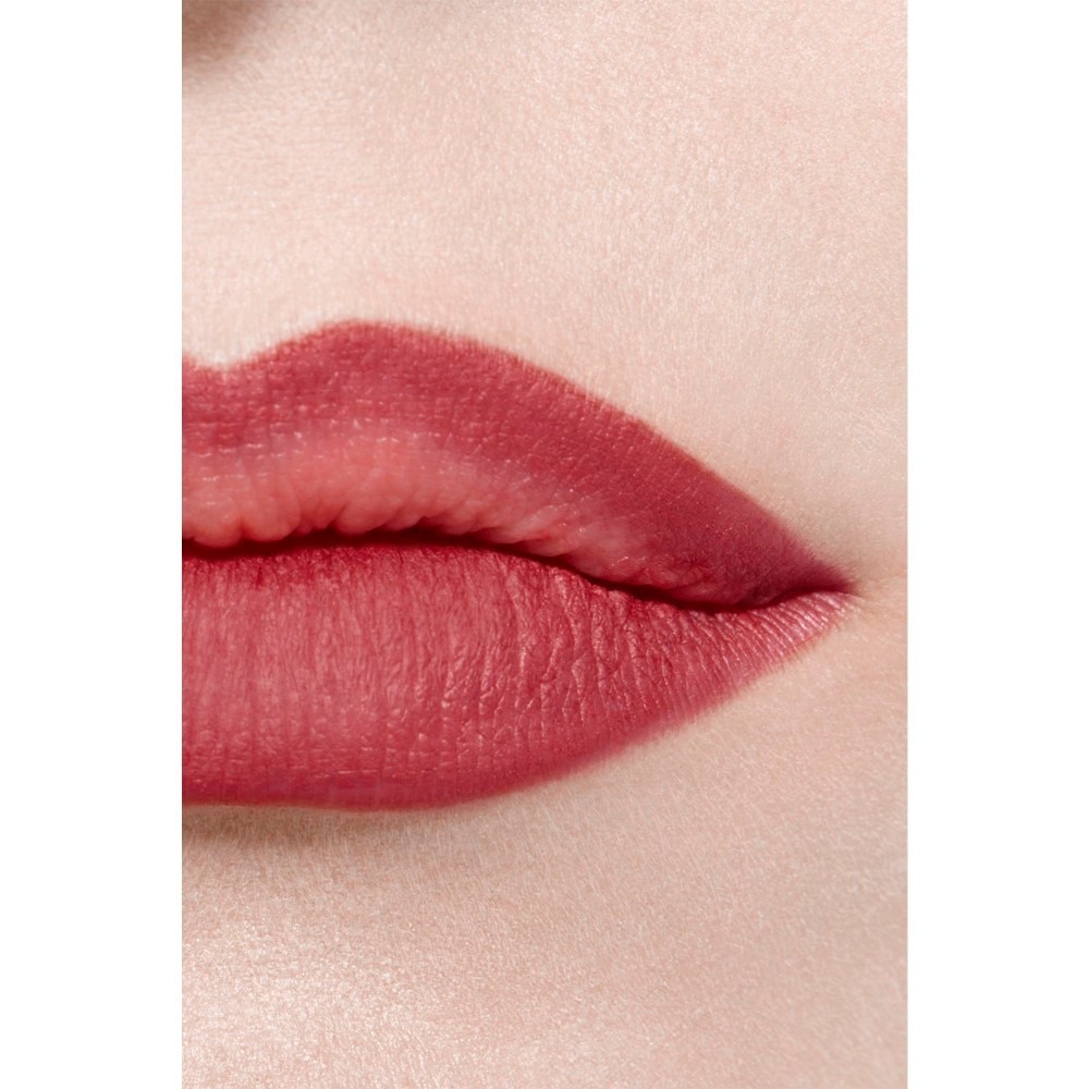L&Aacute;PIZ CONTORNO DE LABIOS DE LARGA DURACI&Oacute;N